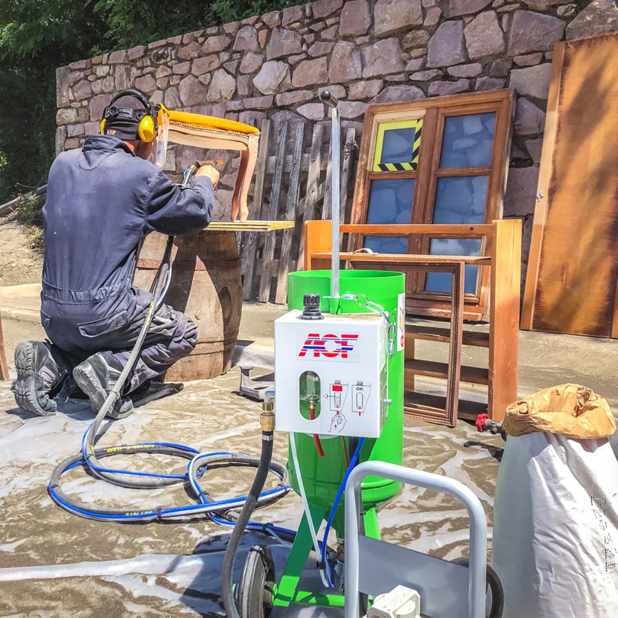 Appareil de sablage basse pression Colibri, capacité de 8 litres, pression de sablage de 0,5-7 bar, également disponible en kit complet avec compresseur