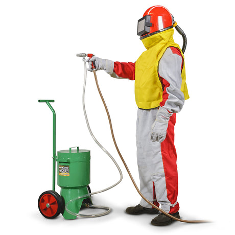 Pistolet de sablage SFG avec buse de sablage en céramique Ø 8 mm, lance d’aspiration d’abrasif, tuyau d’abrasif de 4 m et tuyau d’air de 3 m, également disponible en kit avec réservoir
